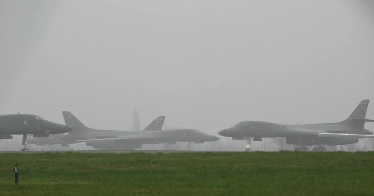 Irã-Israel: Chuva de mísseis e drones, EUA ampliam presença com porta-aviões e B‑1 Lancer