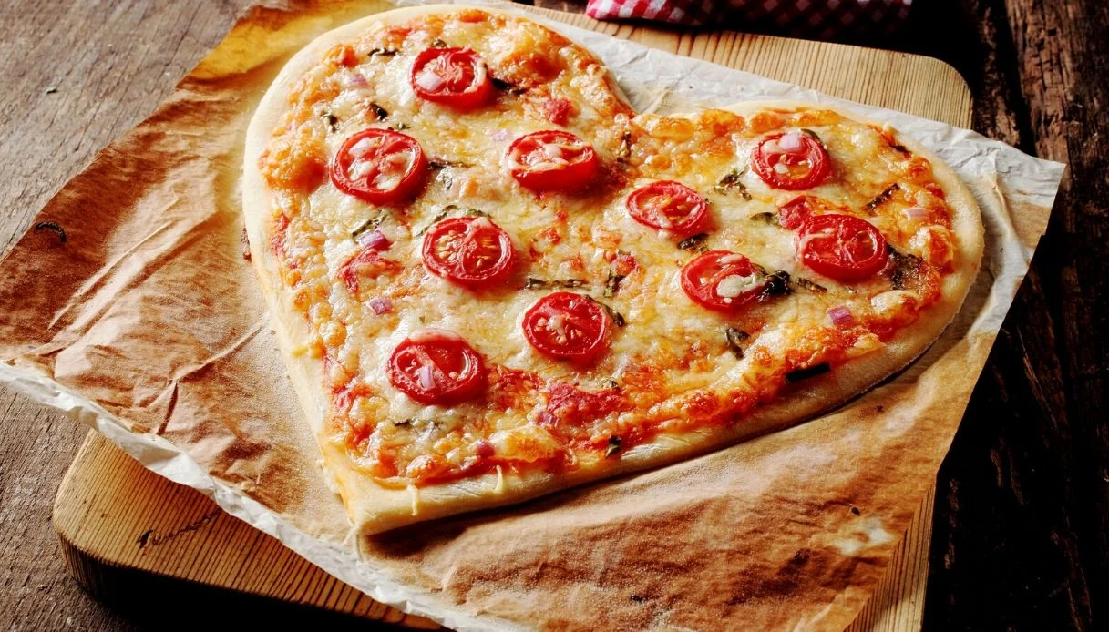 Pizza em Formato de Coração: Como Fazer em Casa com Sua Metade